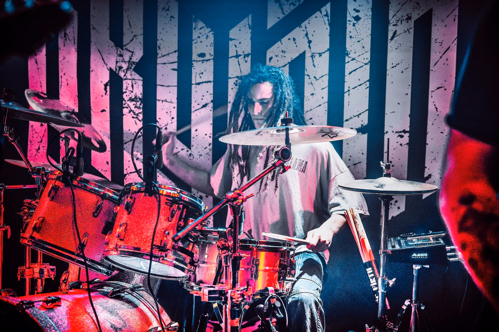 Skyloth live op het podium
